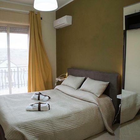 Il Centro Short Lets Hotel Valguarnera Caropepe Exterior photo