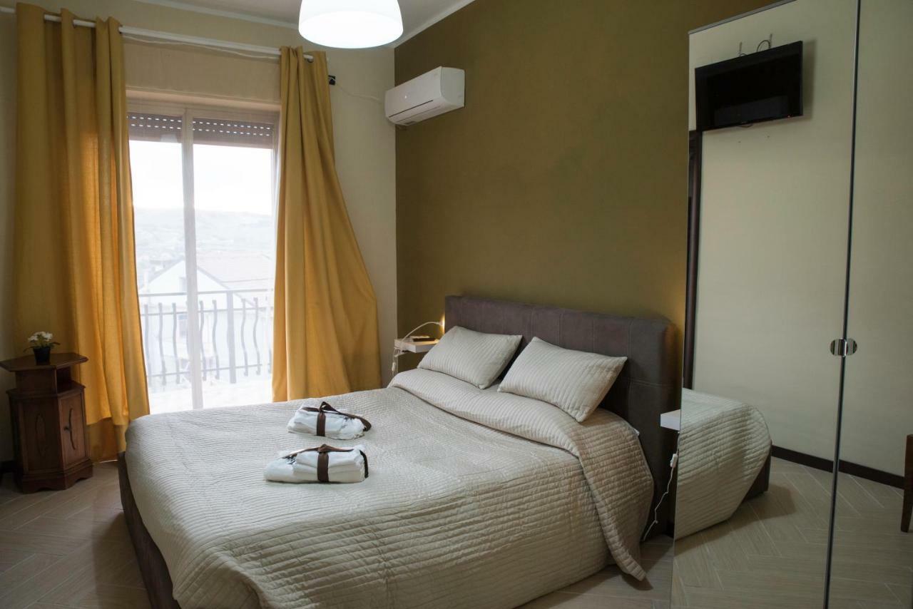 Il Centro Short Lets Hotel Valguarnera Caropepe Exterior photo